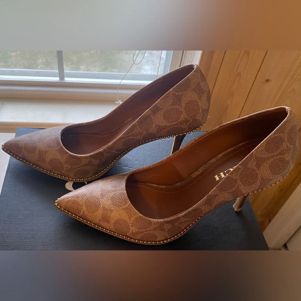 1BS: COACH Waverly Pump w/Beaded Trim w/Full Inclusion, EUC